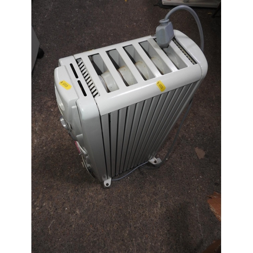 318 - DeLonghi electric oil filled radiator