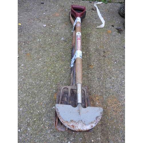 43 - Garden tools - spade, fork and an edger