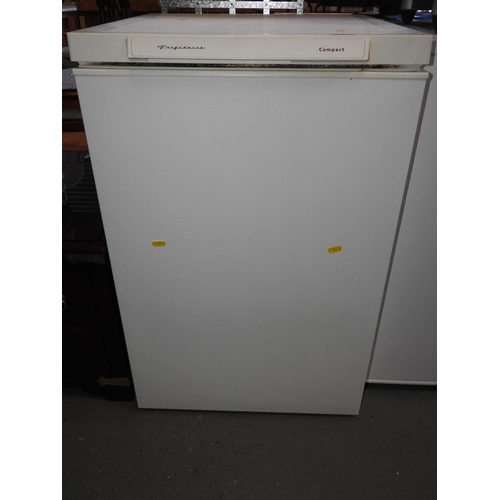 452 - Frigidaire compact chest freezer - seen working