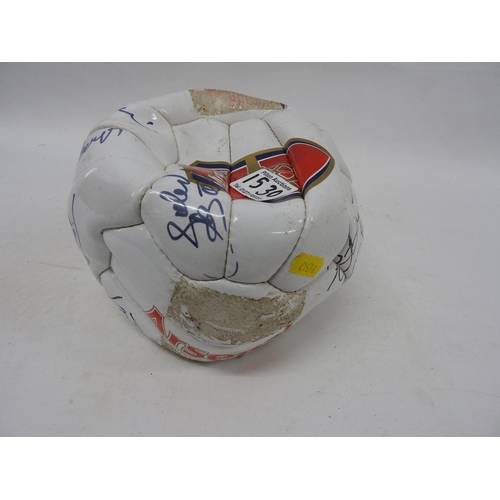 1530 - Signed Arsenal football