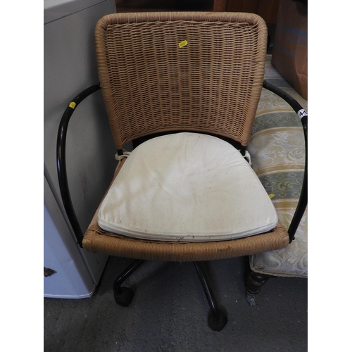 444 - Rattan metal framed swivel chair