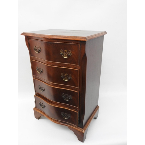 769 - Reproduction bow front four drawer chest of drawers - 19x 14x 29