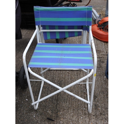 115 - Pair of folding chairs