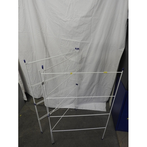 555 - Clothes airer