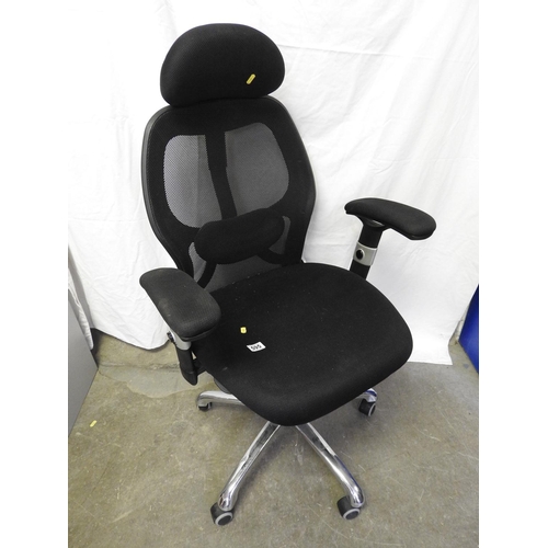 595 - Modern office chair with arms