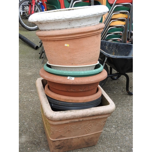 81 - Large quantity of plastic garden pots