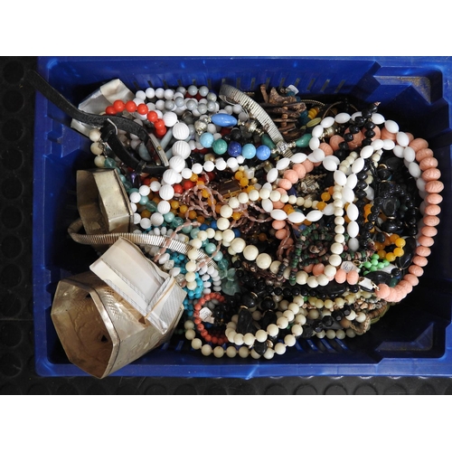 830 - Quantity of costume jewellery