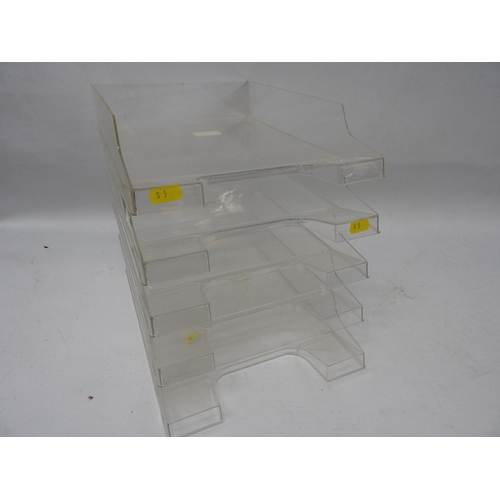 1423 - Plastic in-trays