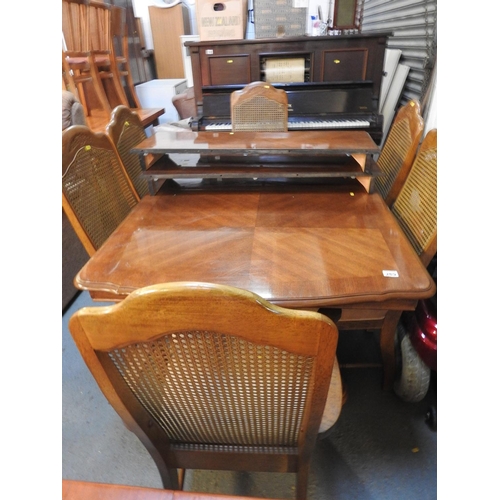 289 - Extending dining table and 6x matching chairs