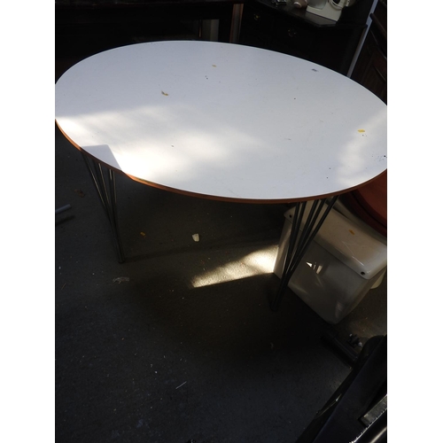 328 - Modern white circular dining table