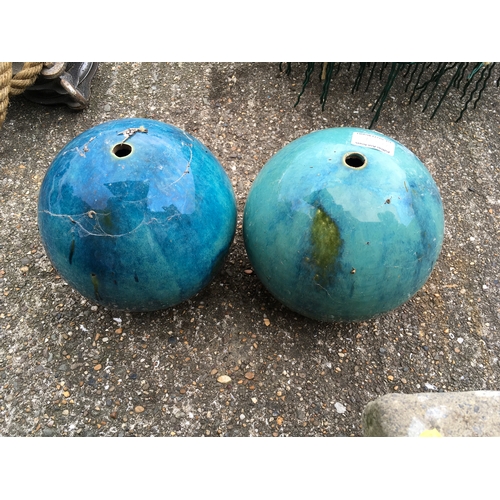 200B - 2x glazed garden spheres