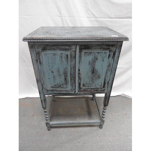 284 - Painted shabby chic cabinet on barley twist supports - 24x 18x 37