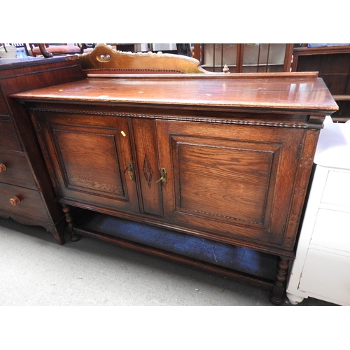 144 - Oak sideboard with carved detail - 53x 23x 38