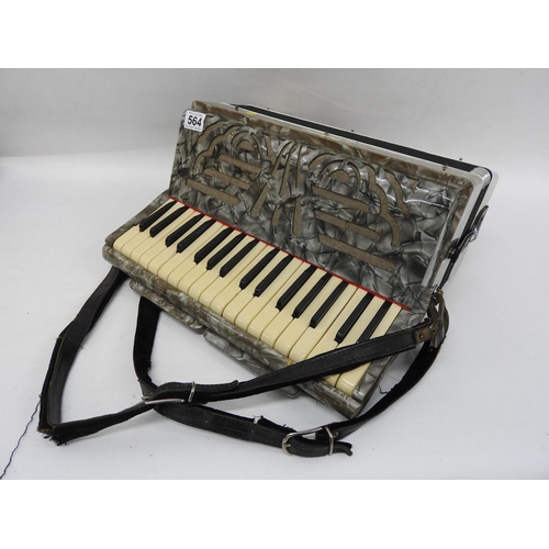 564 - Solera piano accordion