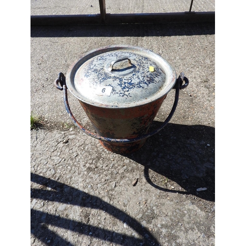 9 - Lidded fire bucket