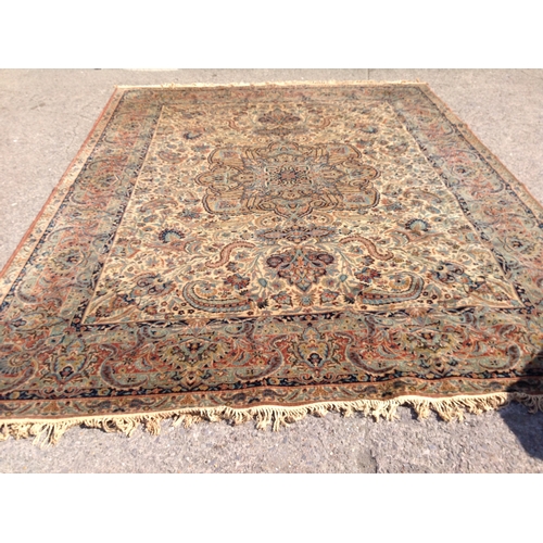 420 - Large Persian patterned carpet 100x 140