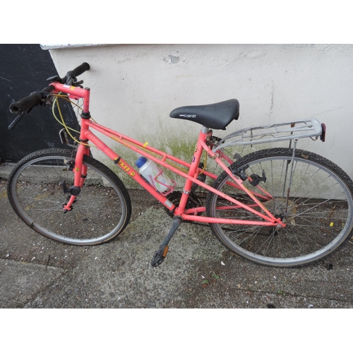 40 - Girls bike