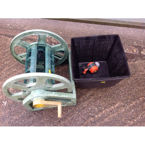 202A - Reel for hose, 2 pond planters