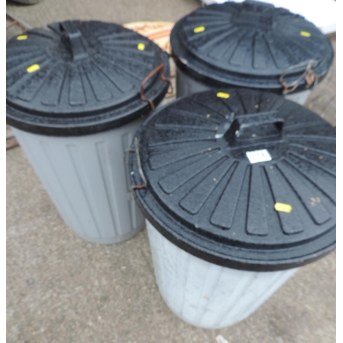 178 - 3x Plastic Lidded Dustbins