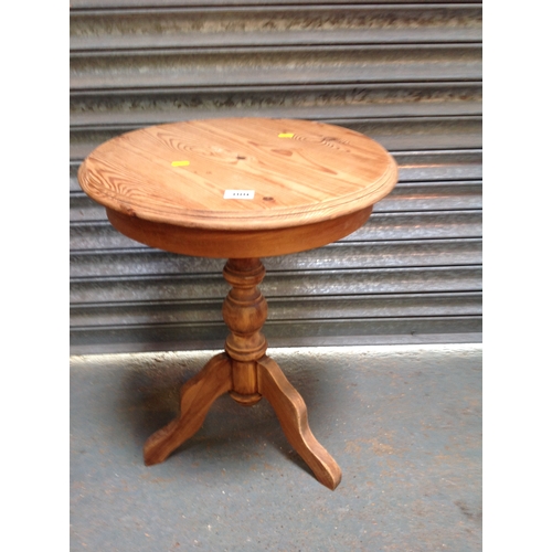 380 - Small Pine Circular Table