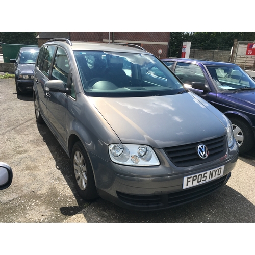 10E - VOLKSWAGEN TOURAN TDI FP05NYO MOT 4th march 2018. miles on last MOT:118606. 11 service stamps.
Note:... 