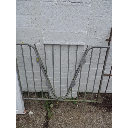 21 - Stable Door Galvanised Anti Weave Panel with Insert - 41