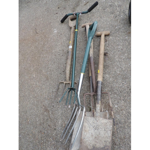 67 - Quantity of Garden Tools