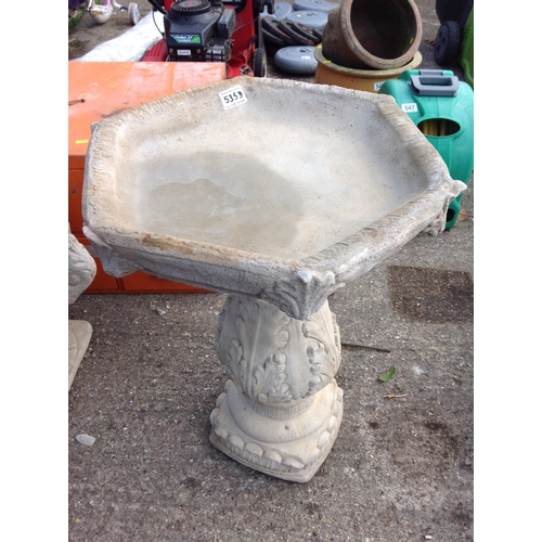 535D - Concrete Garden Bird Bath