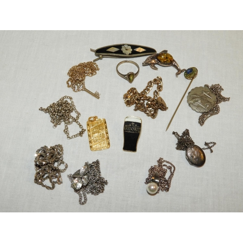 10 - Quantity of Jewellery - Gold and Silver