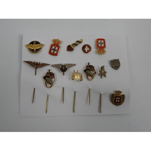 135 - Military Buttons, Pins etc