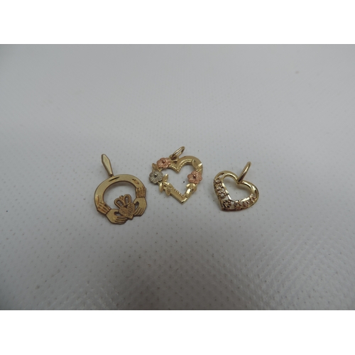 550 - 3x 14ct Gold Pendants