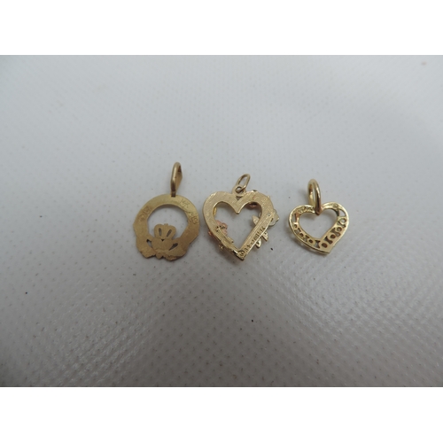 550 - 3x 14ct Gold Pendants