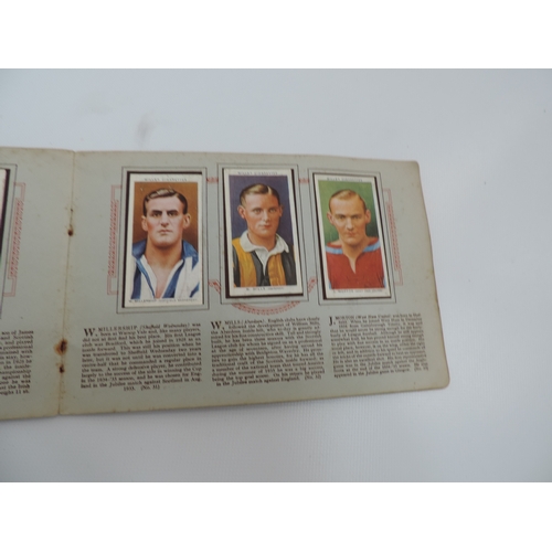 452 - Quantity of Player's and Wills' Cigarette Cards and Albums