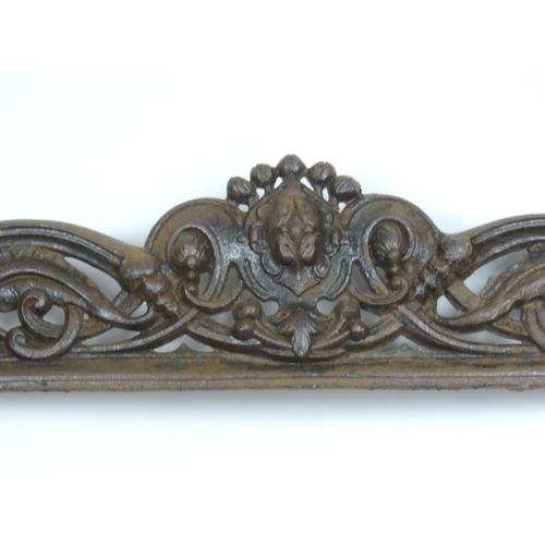 552 - Victorian Cast Iron Fire Fender