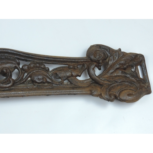 552 - Victorian Cast Iron Fire Fender