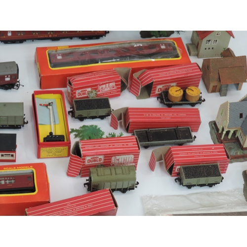 155 - Model Railway Track Engines and Accessories