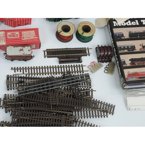 155 - Model Railway Track Engines and Accessories