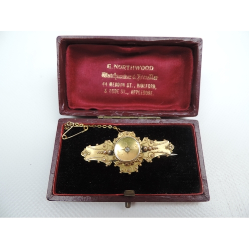 269 - A 15ct Gold Late Victorian Mourning Bar Brooch, with Clear Inset Stone, Safety Chain and Pin, Glass ... 