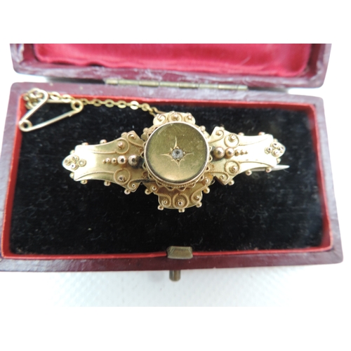 269 - A 15ct Gold Late Victorian Mourning Bar Brooch, with Clear Inset Stone, Safety Chain and Pin, Glass ... 