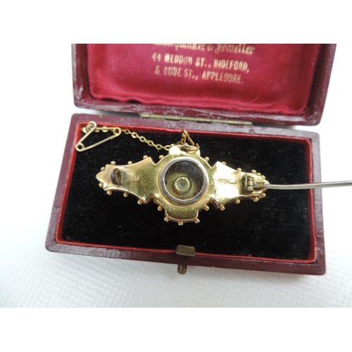 269 - A 15ct Gold Late Victorian Mourning Bar Brooch, with Clear Inset Stone, Safety Chain and Pin, Glass ... 