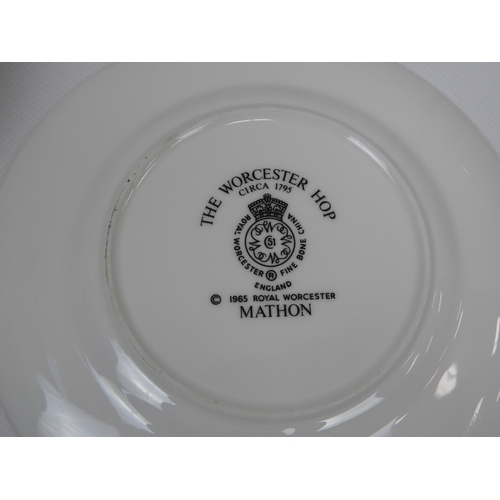 579 - Royal Worcester ‘The Worcester Hop’ Bone China Mathon Dinner, Dessert and Side Plates - 31 Pieces in... 