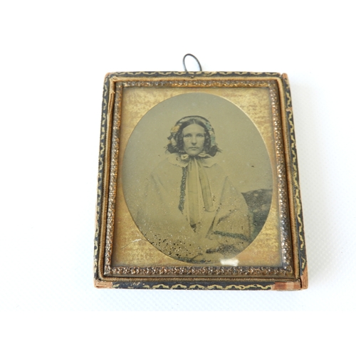 664 - 5x Victorian Photographs, Daguerreotypes and Ambrotypes together with a Small Calling Card Album wit... 