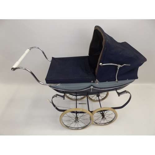 466 - Silver Cross Style Pram