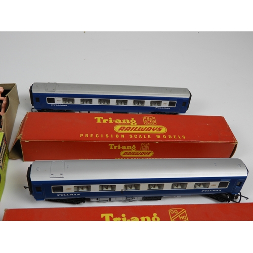 172 - Collectors Model Railway Carriages- Early Triang Pullman Set