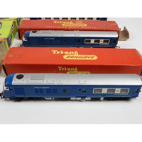 172 - Collectors Model Railway Carriages- Early Triang Pullman Set