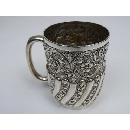 334 - London Silver Mug in Velvet Lined Fitted Leather Case Hallmarked for 1878. Unmonogrammed