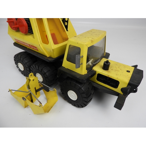 562 - Powerhouse Toy Crane