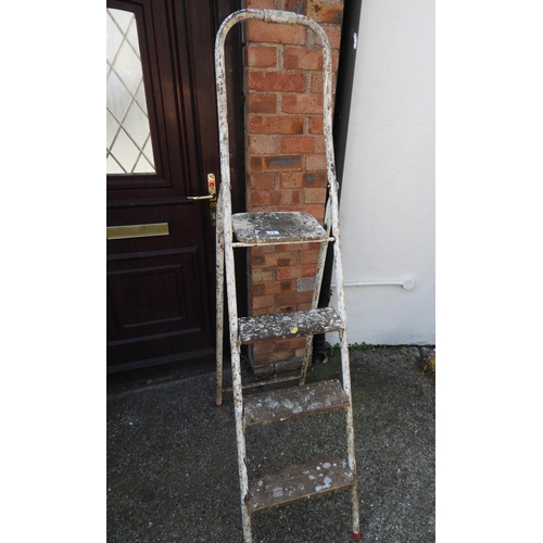 68 - Folding Step Ladders