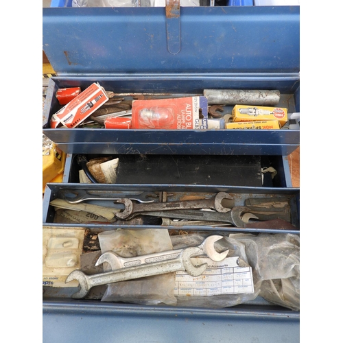 1382 - Cantilever Tool Box and Contents - Tools