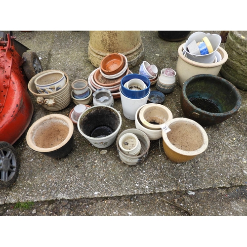 31 - Quantity of Garden Pots and Garden Chemicals etc